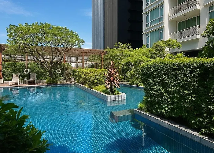 Cozy High-rise Escape In The Heart Of Bangkok! 방콕